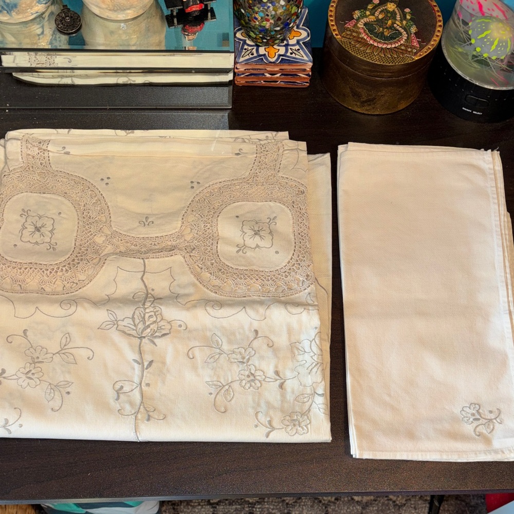 NWT VINTAGE REAL HAND EMBROIDERY 100% cotton cream colored